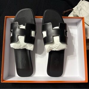 Black Hermes Oran Sandals (39) NWT